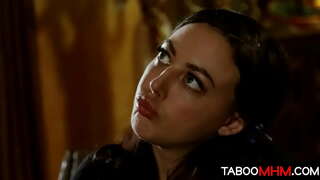 Өгөй ата трахает өзүнүн падчерицу мугалим катары, ал наказывает распутную школьницу