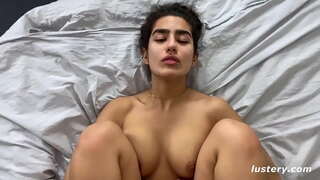 Ghim Trên Đầu Cô Thấu Sâu Hơn