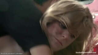 Sexy blonde Denario Pax pagbisita mabuang mekaniko Tommy Pusil siya nahimamat sa therapist apan siya overpowers kaniya ug fucks uban sa dako nga manok tanan nga mga sa ibabaw sa iyang shop