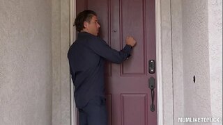 Milf Eva Notty crams il suo stretto figa con un cazzo enorme mentre le sue tette enormi ondeggiare