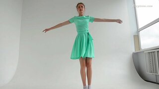 ���ुपर जिमनॅस्ट लवचिक बॅले तरूणी Alla